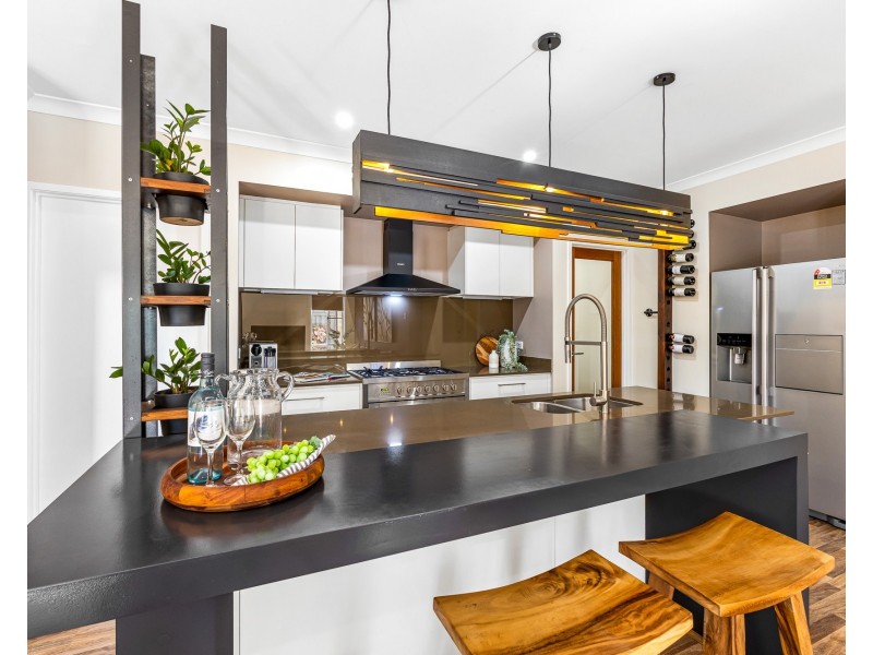 39 Parkview Dr, Little Mountain QLD 4551
