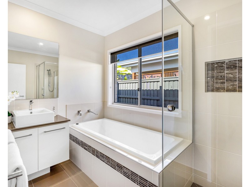 39 Parkview Dr, Little Mountain QLD 4551