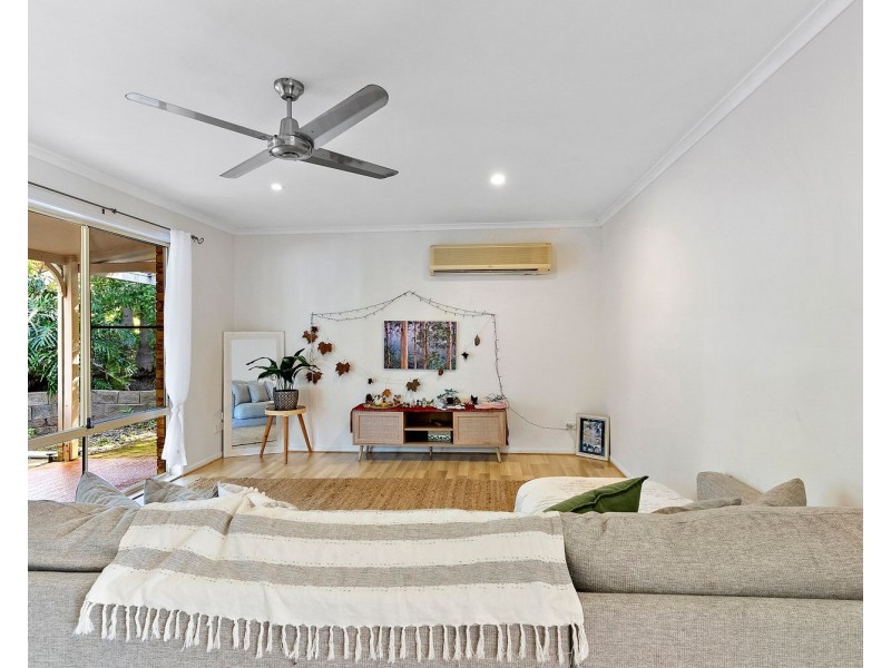 8 Curlew Cres, Cooroy QLD 4563