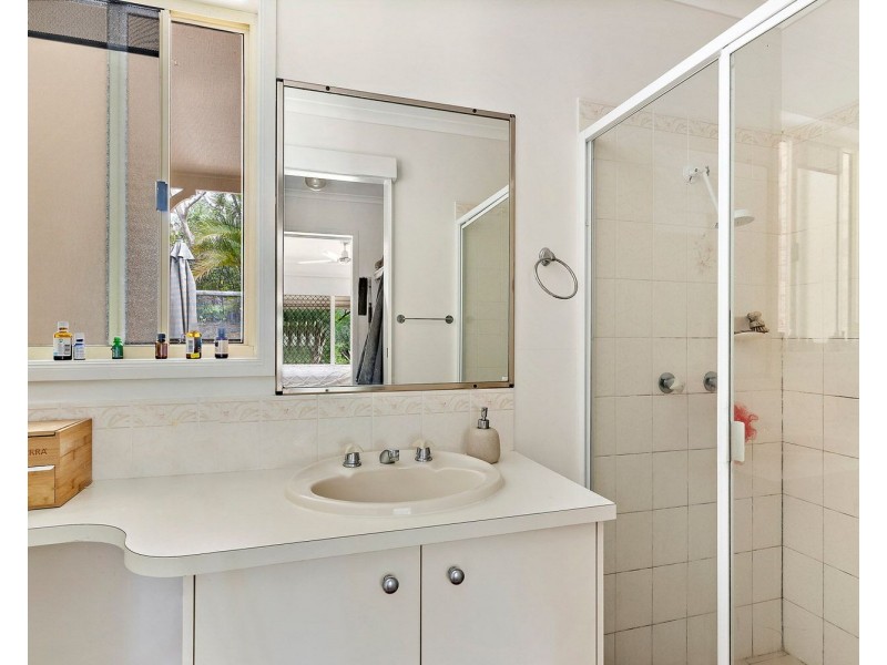 8 Curlew Cres, Cooroy QLD 4563