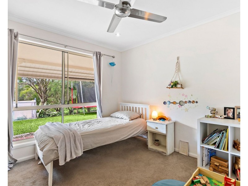 8 Curlew Cres, Cooroy QLD 4563