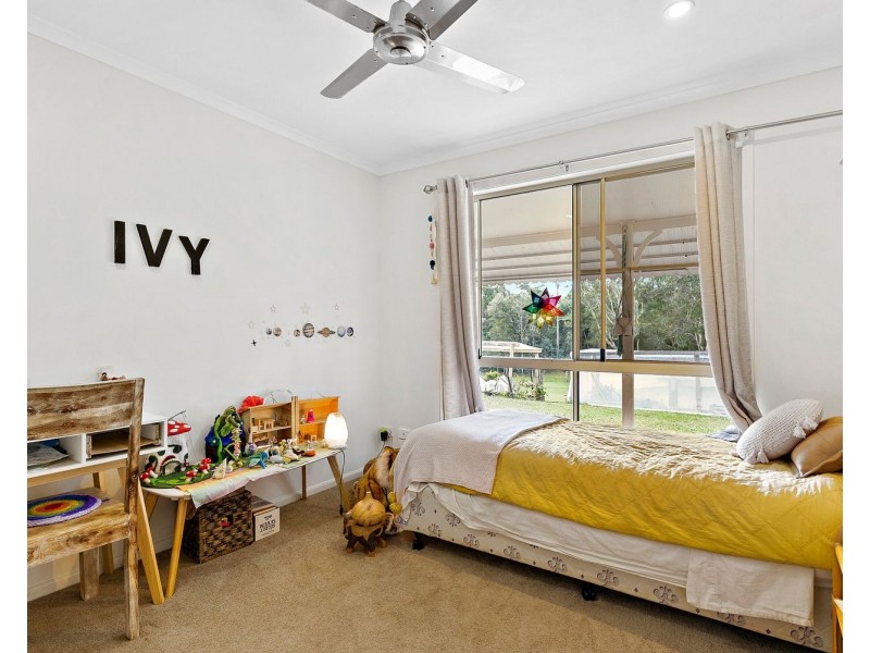 8 Curlew Cres, Cooroy QLD 4563