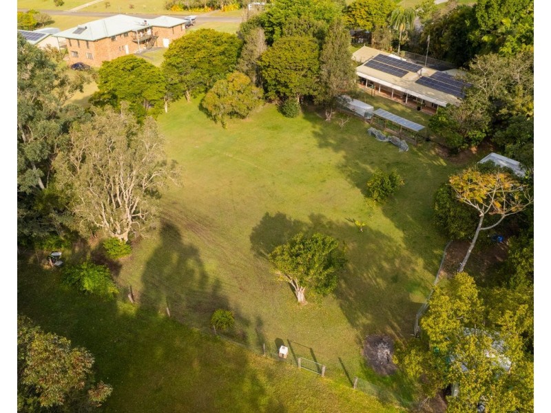 8 Curlew Cres, Cooroy QLD 4563