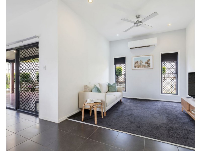 11 Cockatoo Cres, Forest Glen QLD 4556