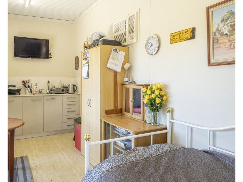 269 Coonowrin Rd, Glass House Mountains QLD 4518