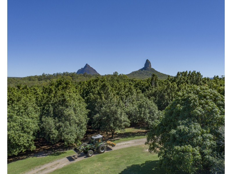 269 Coonowrin Rd, Glass House Mountains QLD 4518