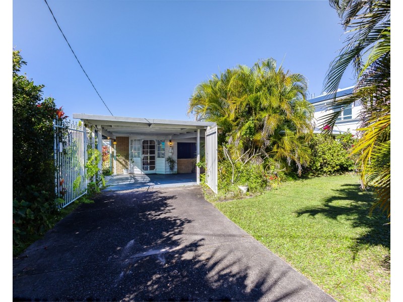 25 Moondarra Crescent, Mooloolaba QLD 4557