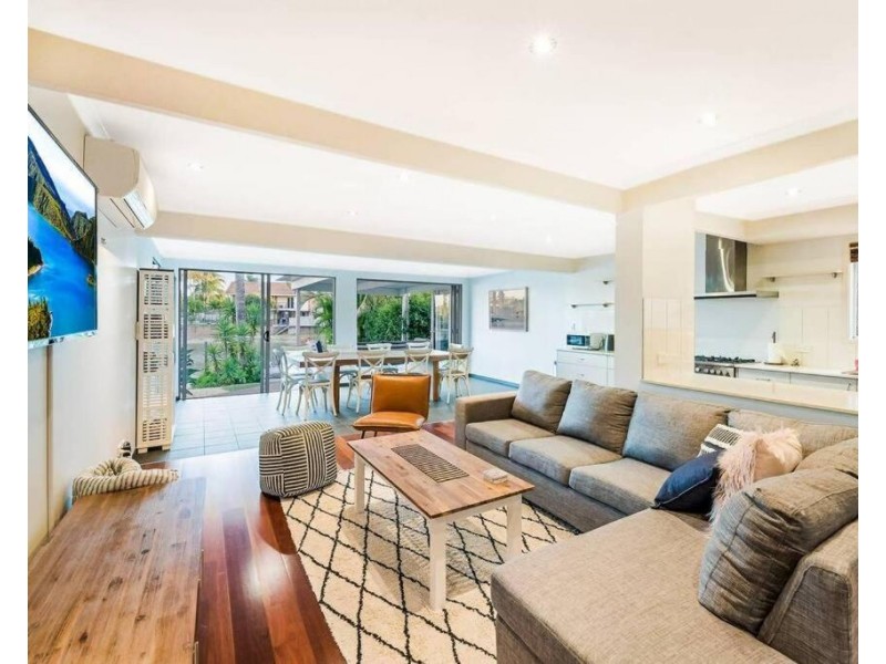 4a Admirals Ct, Mooloolaba QLD 4557