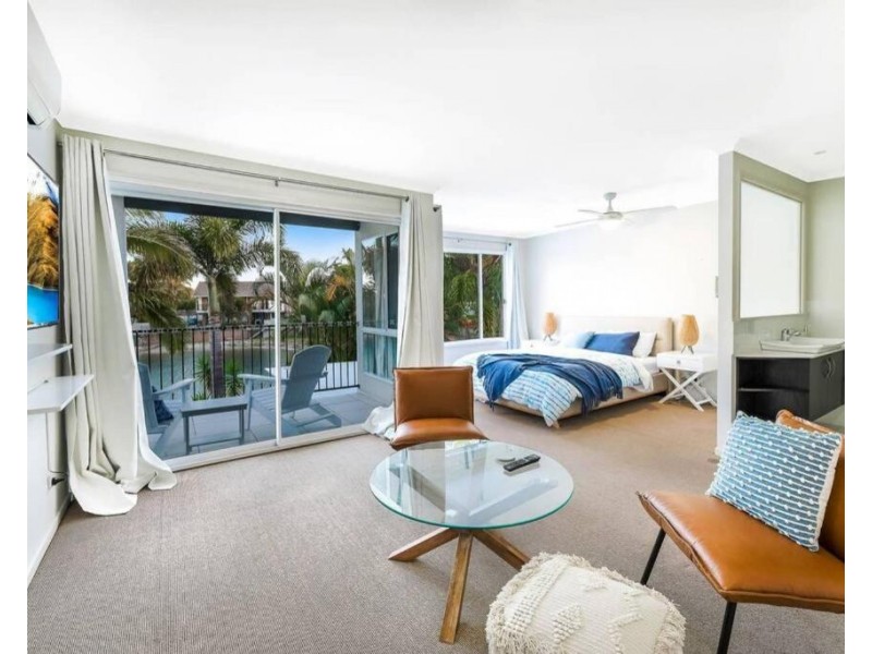 4a Admirals Ct, Mooloolaba QLD 4557