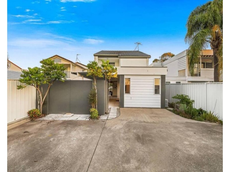 4a Admirals Ct, Mooloolaba QLD 4557