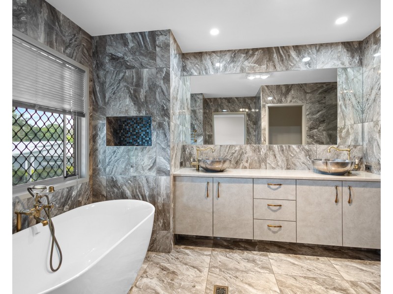 5 Orchard Ct, Mudjimba QLD 4564