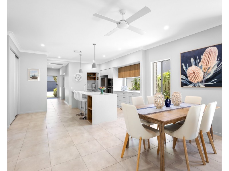 2/2 Retreat Drive, Buderim QLD 4556
