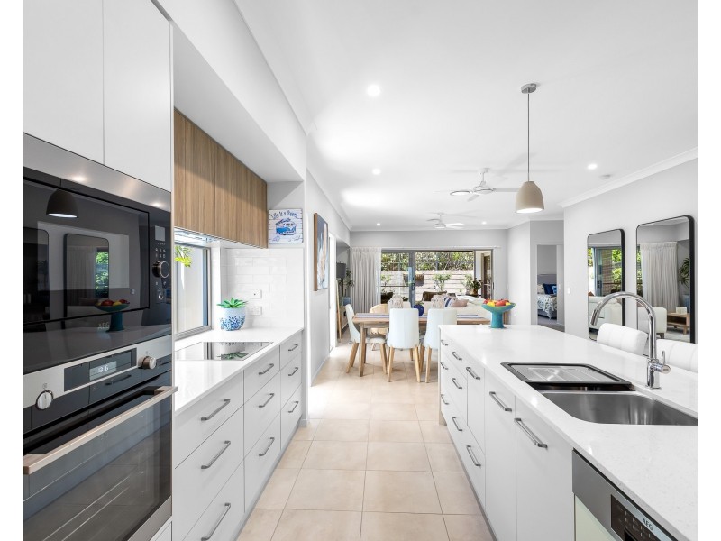 2/2 Retreat Drive, Buderim QLD 4556