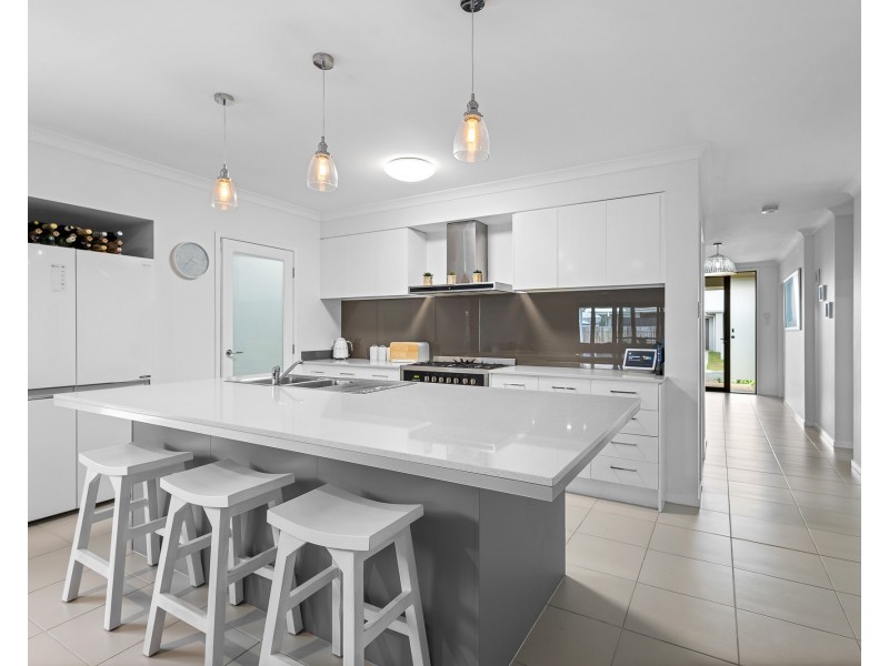 4 Golden St, Caloundra West QLD 4551