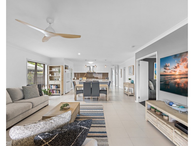 4 Golden St, Caloundra West QLD 4551