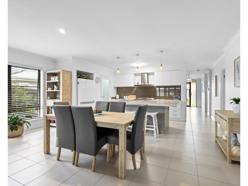 4 Golden St, Caloundra West QLD 4551