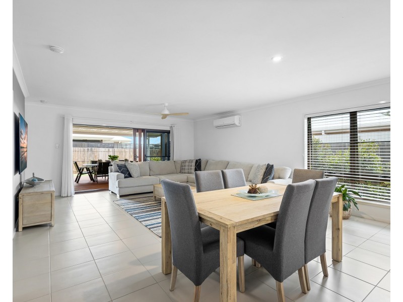 4 Golden St, Caloundra West QLD 4551