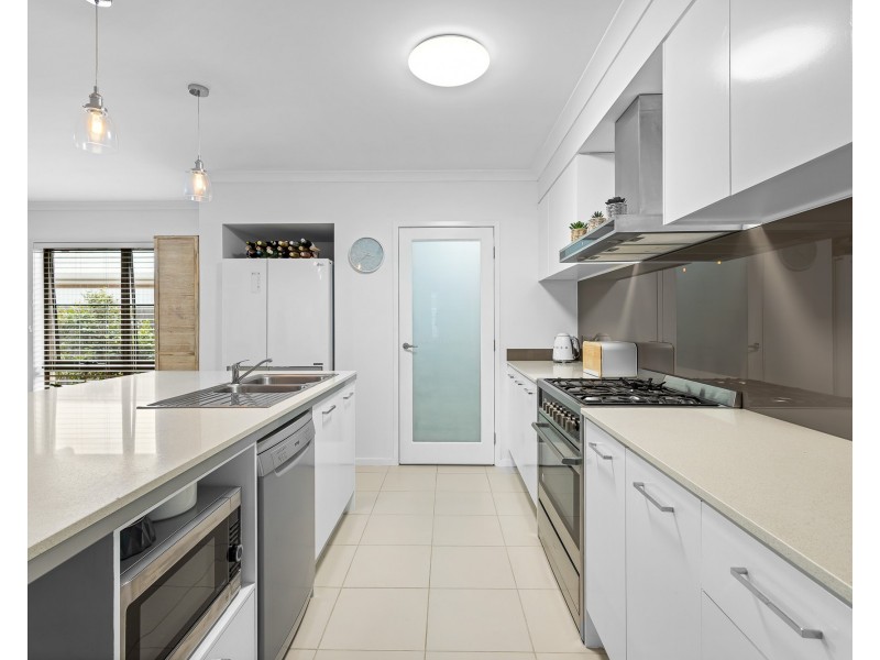 4 Golden St, Caloundra West QLD 4551