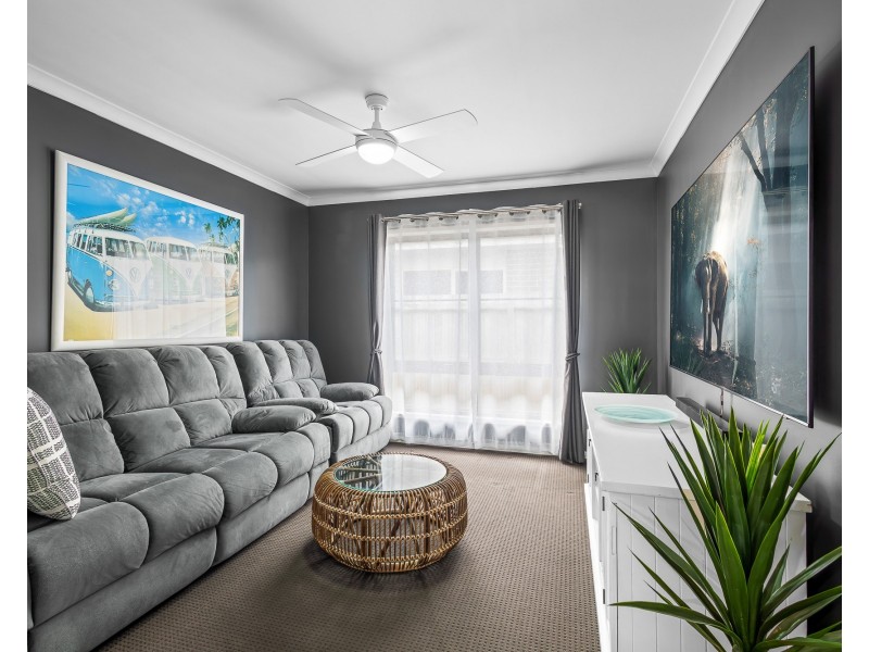 4 Golden St, Caloundra West QLD 4551