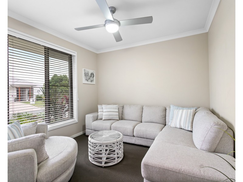 4 Golden St, Caloundra West QLD 4551