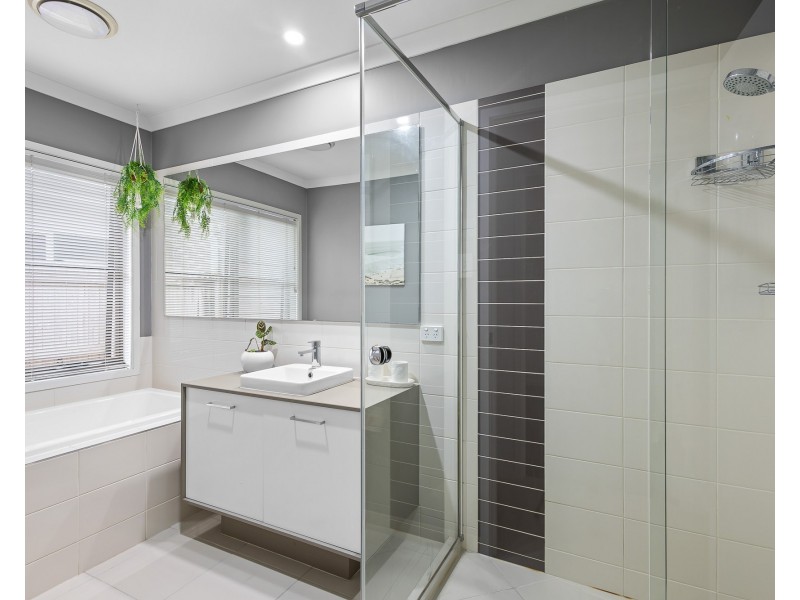 4 Golden St, Caloundra West QLD 4551