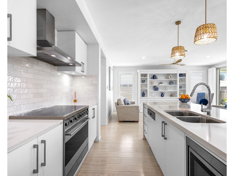 49 Marina View Dr, Pelican Waters QLD 4551