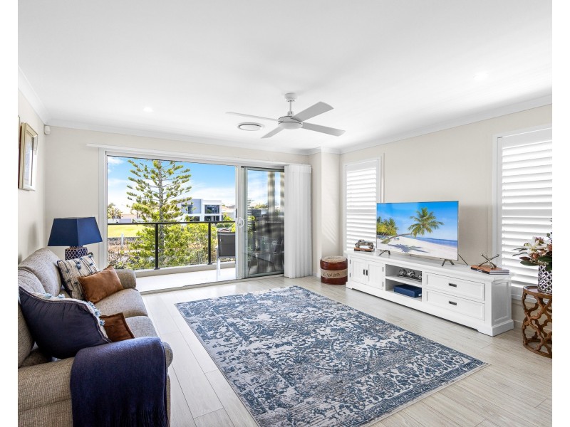 49 Marina View Dr, Pelican Waters QLD 4551