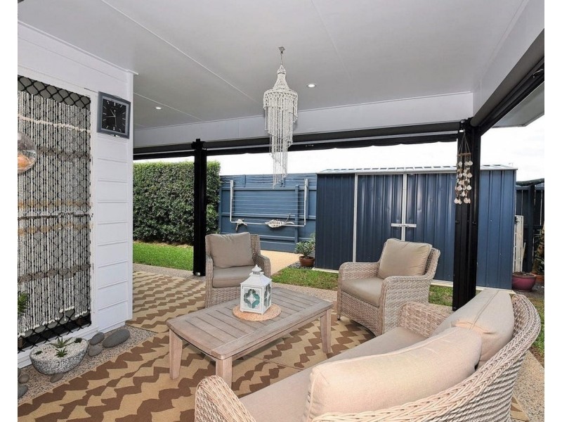 5/6 Back Hill Dr, Coral Cove QLD 4670