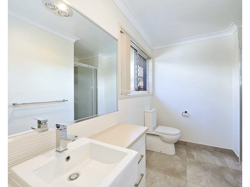 5/6 Back Hill Dr, Coral Cove QLD 4670