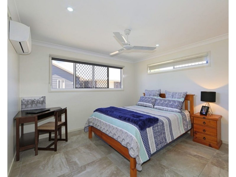 5/6 Back Hill Dr, Coral Cove QLD 4670