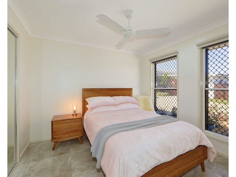 5/6 Back Hill Dr, Coral Cove QLD 4670