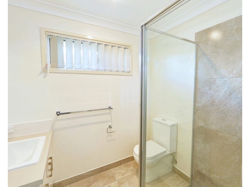 5/6 Back Hill Dr, Coral Cove QLD 4670