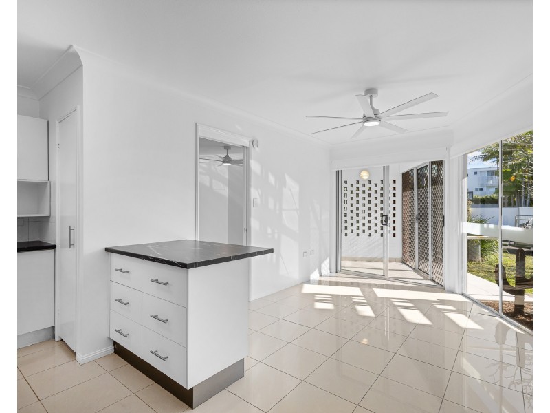 2/51 Edward St, Alexandra Headland QLD 4572