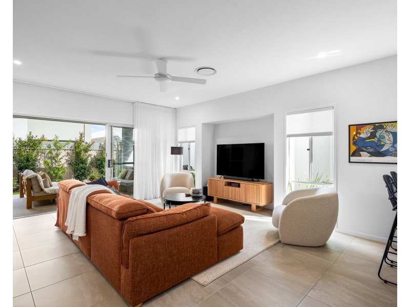 301/2 Retreat Dr, Buderim QLD 4556