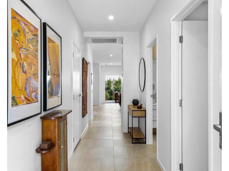 301/2 Retreat Dr, Buderim QLD 4556