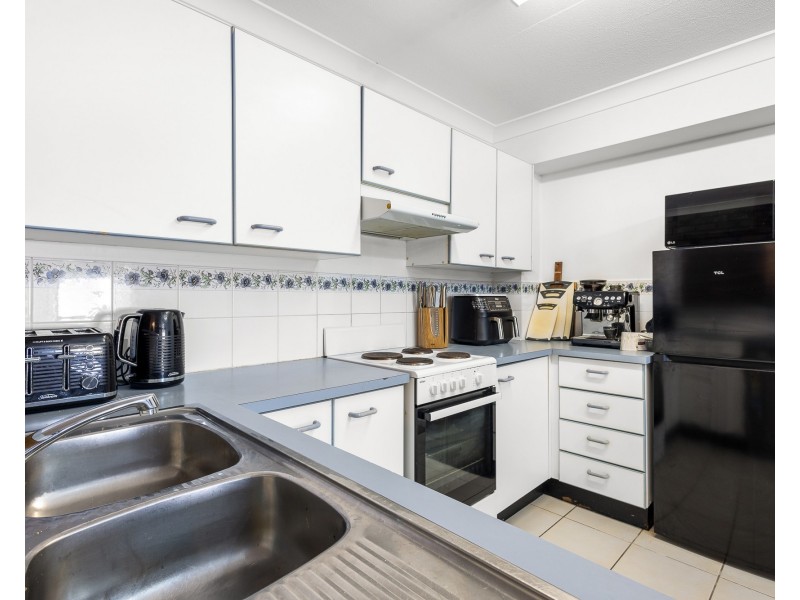 2/19 Muraban St, Mooloolaba QLD 4557
