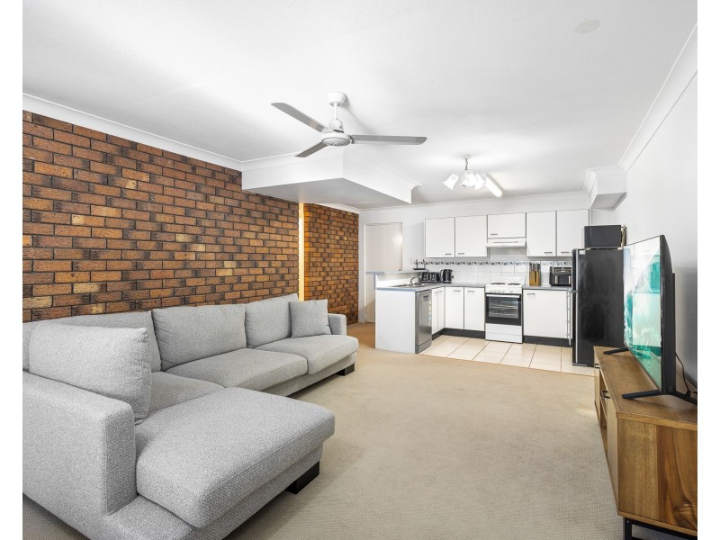2/19 Muraban St, Mooloolaba QLD 4557