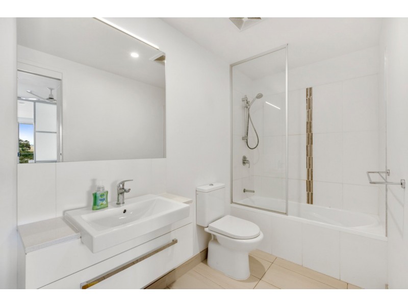 406/17 Bath Street, Labrador QLD 4215