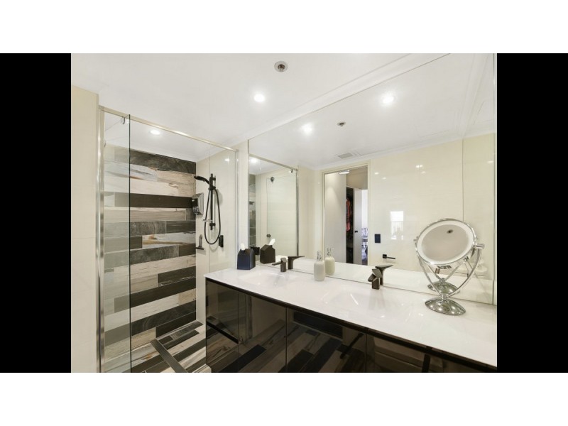 131/8 Admiralty Drive, Surfers Paradise QLD 4217