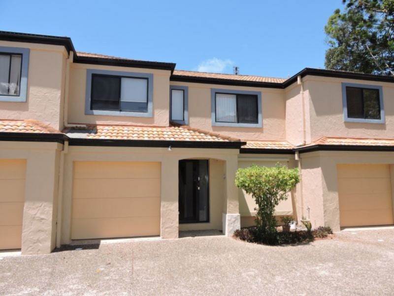 4/14 Terrigal Crescent, Southport QLD 4215