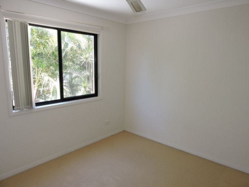 4/14 Terrigal Crescent, Southport QLD 4215