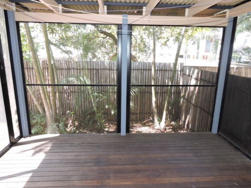 4/14 Terrigal Crescent, Southport QLD 4215