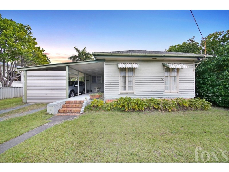 18 Ernest Street, Labrador QLD 4215