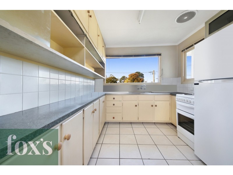 41 Cooleroo Crescent, Southport QLD 4215