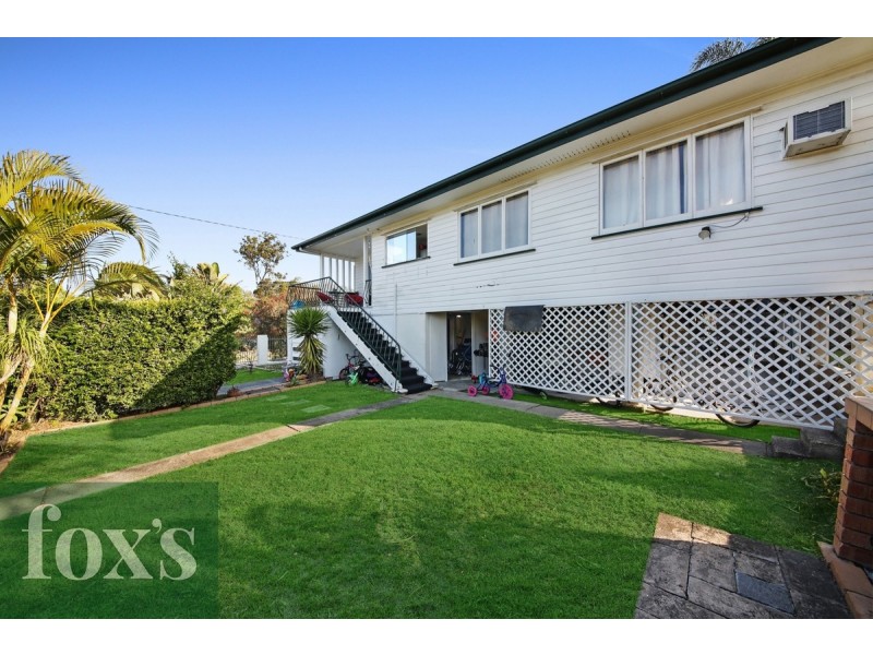 41 Cooleroo Crescent, Southport QLD 4215