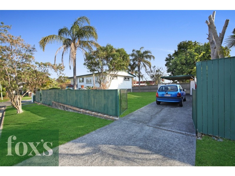 41 Cooleroo Crescent, Southport QLD 4215