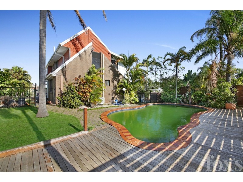 4 Maris Street, Southport QLD 4215