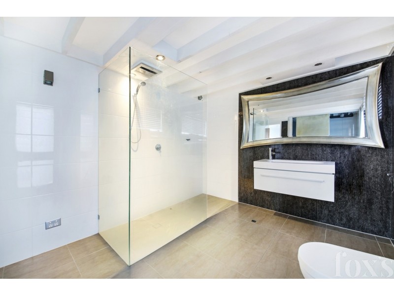 4 Maris Street, Southport QLD 4215