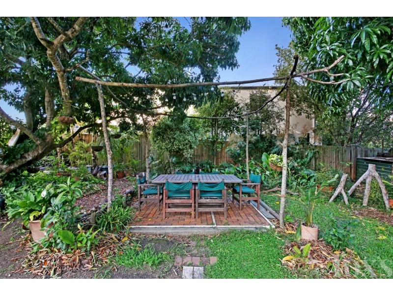 67 Falconer Street, Southport QLD 4215