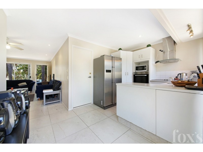 1/190 Whiting Street, Labrador QLD 4215